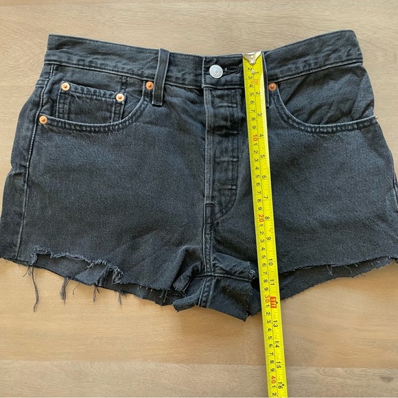 Levi's Black Women's Jean Short Shorts - Picture 8 of 9